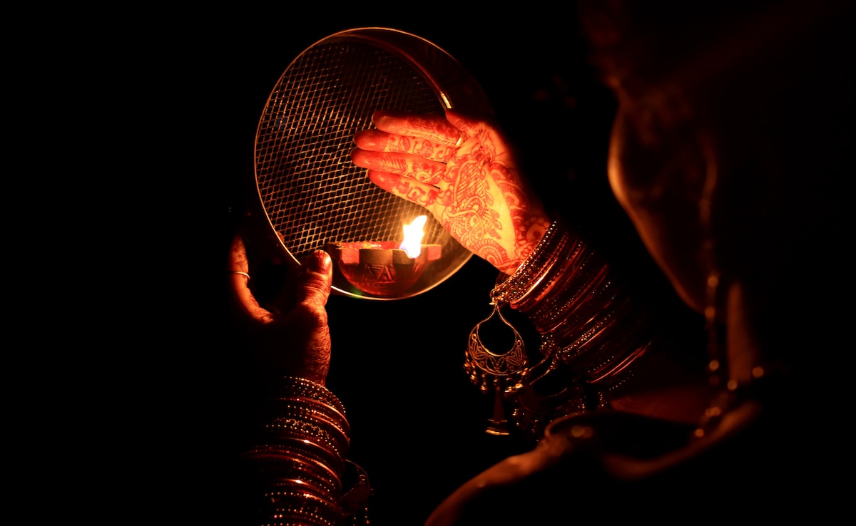 Karva Chauth Generated Rs 15,000 Crore In 2023. This Year Will Be Bigger Karva Chauth Generated Rs 15,000 Crore In 2023. This Year Will Be Bigger