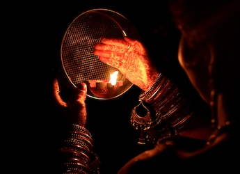 What To Eat After Karwa Chauth 2025 Fast: Light, Gut-Friendly Foods For Easy Digestion What To Eat After Karwa Chauth 2025 Fast: Light, Gut-Friendly Foods For Easy Digestion