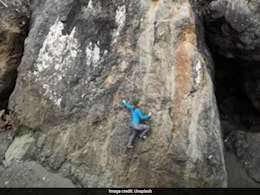 बिना सेफ्टी गियर के 30 मंजिला बिल्डिंग जितनी ऊंची चट्टान पर चढ़ सकती है ये चाइनीज महिला, सिर्फ 15 साल की उम्र से शुरू कर दी थी प्रैक्टिस बिना सेफ्टी गियर के 30 मंजिला बिल्डिंग जितनी ऊंची चट्टान पर चढ़ सकती है ये चाइनीज महिला, सिर्फ 15 साल की उम्र से शुरू कर दी थी प्रैक्टिस