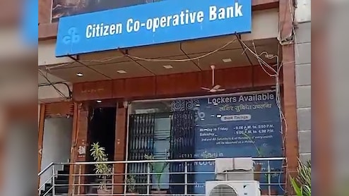 बैंक के लॉकर में 'सेंधमारी', छोटे-छोटे टुकड़ों में तब्दील हुए पांच लाख रुपये के नोट