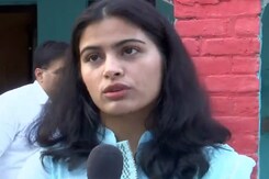 Haryana Assembly Elections: Shooter Manu Bhaker ने डाला वोट, जनता से की मतदान अपील Haryana Assembly Elections: Shooter Manu Bhaker ने डाला वोट, जनता से की मतदान अपील