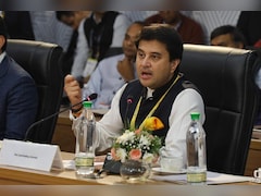 ज्योतिरादित्य सिंधिया ने सेटेलाइट कम्युनिकेशन के जरिए सैनिकों से की बात, रोबोटिक डॉग से भी की मुलाकात