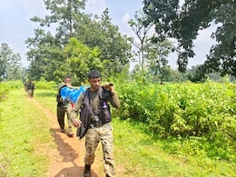 Naxal Encounter: नदी-नालों को पार कर जांबाजों ने पूरा किया सबसे बड़ा मिशन, जानिए नक्सलियों के खात्मे की कहानी Naxal Encounter: नदी-नालों को पार कर जांबाजों ने पूरा किया सबसे बड़ा मिशन, जानिए नक्सलियों के खात्मे की कहानी