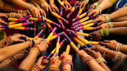 Navratri 2024: From Ahmedabad To Surat, Witness The Best <i>Garba</i> And <i>Dandiya</i> Nights At These 5 Places In India