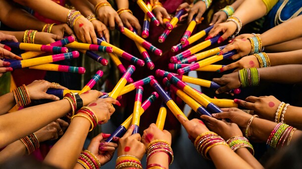 Proper Clothes, <i>Tika</i>, Aadhaar: Bajrang Dal Lays Down Rules For Navratra Garba