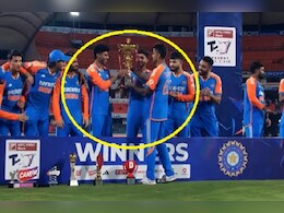 IND vs BAN: सूर्यकुमार यादव ने जीता दिल, धोनी का सालों पुराना ट्रेंड बरकरार, मयंक और नितीश को थमाई ट्रॉफी, Video IND vs BAN: सूर्यकुमार यादव ने जीता दिल, धोनी का सालों पुराना ट्रेंड बरकरार, मयंक और नितीश को थमाई ट्रॉफी, Video