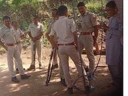 पति से मामूली विवाद में पत्नी ने उठाया खौफनाक कदम; 5 साल के बेटे को फंदे पर लटकाया, फिर खुद भी लगा ली फांसी पति से मामूली विवाद में पत्नी ने उठाया खौफनाक कदम; 5 साल के बेटे को फंदे पर लटकाया, फिर खुद भी लगा ली फांसी