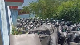 डेढ़ साल से खुले आसमान के नीचे सड़ रहीं हैं देवनारायण योजना के तहत छात्राओं को मिलने वाली सैंकड़ों स्कूटी