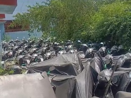 डेढ़ साल से खुले आसमान के नीचे सड़ रहीं हैं देवनारायण योजना के तहत छात्राओं को मिलने वाली सैंकड़ों स्कूटी