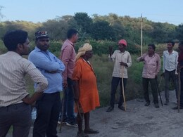 उदयपुर में तेंदुए के एक और हमले से वन विभाग पर आक्रोशित हुए ग्रामीण, जान बचा कर भागे अधिकारी उदयपुर में तेंदुए के एक और हमले से वन विभाग पर आक्रोशित हुए ग्रामीण, जान बचा कर भागे अधिकारी