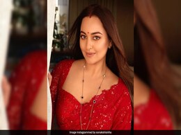 Karwa Chauth 2024: Sonakshi Sinha's Post For Husband Zaheer Iqbal - "Praying For Your <i>Lambi Umar</i>" Karwa Chauth 2024: Sonakshi Sinha's Post For Husband Zaheer Iqbal - "Praying For Your <i>Lambi Umar</i>"