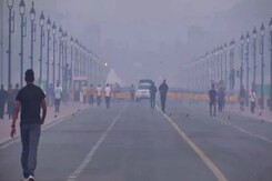 Delhi's Air Quality Remains In 'Very Poor' Category On Diwali Delhi's Air Quality Remains In 'Very Poor' Category On Diwali