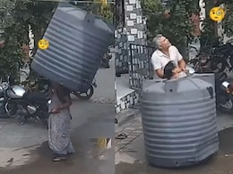 गली में आंटी के ऊपर आ गिरी पानी की टंकी, वीडियो देख लोगों ने ली मौज, कहा- कुछ भी हो खाना नहीं रुकना चाहिए गली में आंटी के ऊपर आ गिरी पानी की टंकी, वीडियो देख लोगों ने ली मौज, कहा- कुछ भी हो खाना नहीं रुकना चाहिए