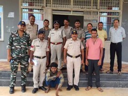 दोस्त ने नहीं दिया सिगरेट, तो पत्थर से सिर कुचल कर ले ली जान... टोल प्लाजा के पास बंद पड़े होटल में मिला शव दोस्त ने नहीं दिया सिगरेट, तो पत्थर से सिर कुचल कर ले ली जान... टोल प्लाजा के पास बंद पड़े होटल में मिला शव