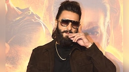 'सिंघम अगेन' के ट्रेलर लॉन्च में भीड़ में फंसी बच्ची, बचाने कूदे पड़े रणवीर सिंह, देखें वीडियो