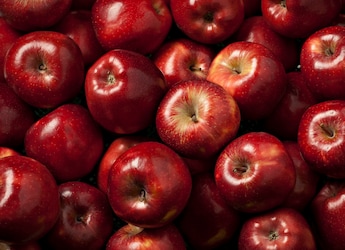5 Reasons Why Eating Not 1 But 2 Apples Every Day Is A Game-Changer For Your Health 5 Reasons Why Eating Not 1 But 2 Apples Every Day Is A Game-Changer For Your Health