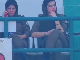 Did Pakistan Commentator Recite Poetry With 2 Guards On Screen - Fact-Check