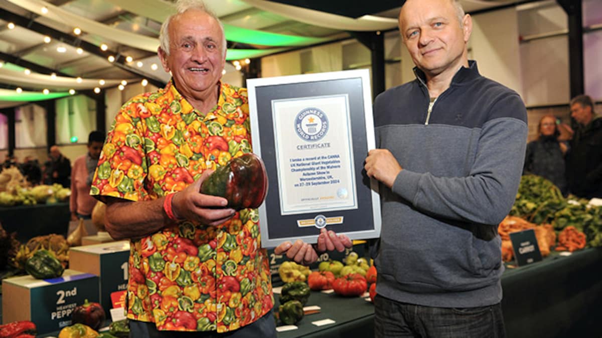 Man Sets Record By Growing World's Heaviest Bell Pepper Weighing Almost 1 Kilo