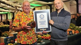 Man Sets Record By Growing World's Heaviest Bell Pepper Weighing Almost 1 Kilo