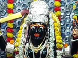 खरगोन : नवरात्रि के पहले दिन मां कालिका के दर्शन के लिए उमड़ा भक्तों का सैलाब