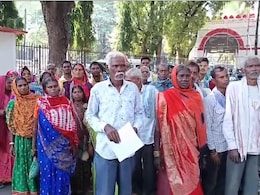 Money Fraud: ग्रामीणों का छलका दर्द, कलेक्ट्रेट पहुंच राशन दुकान संचालक के खिलाफ सौंपा ज्ञापन, जानें क्या है मामला Money Fraud: ग्रामीणों का छलका दर्द, कलेक्ट्रेट पहुंच राशन दुकान संचालक के खिलाफ सौंपा ज्ञापन, जानें क्या है मामला