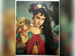 हेमा मालिनी ने अपनी पहली ही फिल्म में 26 साल बड़े राज कपूर संग किया था रोमांस, जानते हैं मूवी का नाम? हेमा मालिनी ने अपनी पहली ही फिल्म में 26 साल बड़े राज कपूर संग किया था रोमांस, जानते हैं मूवी का नाम?