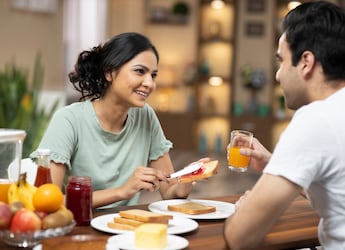 Should Men And Women Eat Different Breakfasts For Weight Loss? Here's What Latest Research Says Should Men And Women Eat Different Breakfasts For Weight Loss? Here's What Latest Research Says