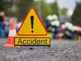 Samruddhi Mahamarg Accident : समृद्धी महामार्गावर ट्रक-बसमध्ये भीषण अपघात, 4 जणांचा मृत्यू Samruddhi Mahamarg Accident : समृद्धी महामार्गावर ट्रक-बसमध्ये भीषण अपघात, 4 जणांचा मृत्यू