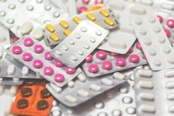 खराब कोलेस्ट्रॉल (LDL) को कम करने वाली मशहूर दवा कौन सी है? डॉक्टर ने बताया कौन लोग ले सकते हैं... खराब कोलेस्ट्रॉल (LDL) को कम करने वाली मशहूर दवा कौन सी है? डॉक्टर ने बताया कौन लोग ले सकते हैं...