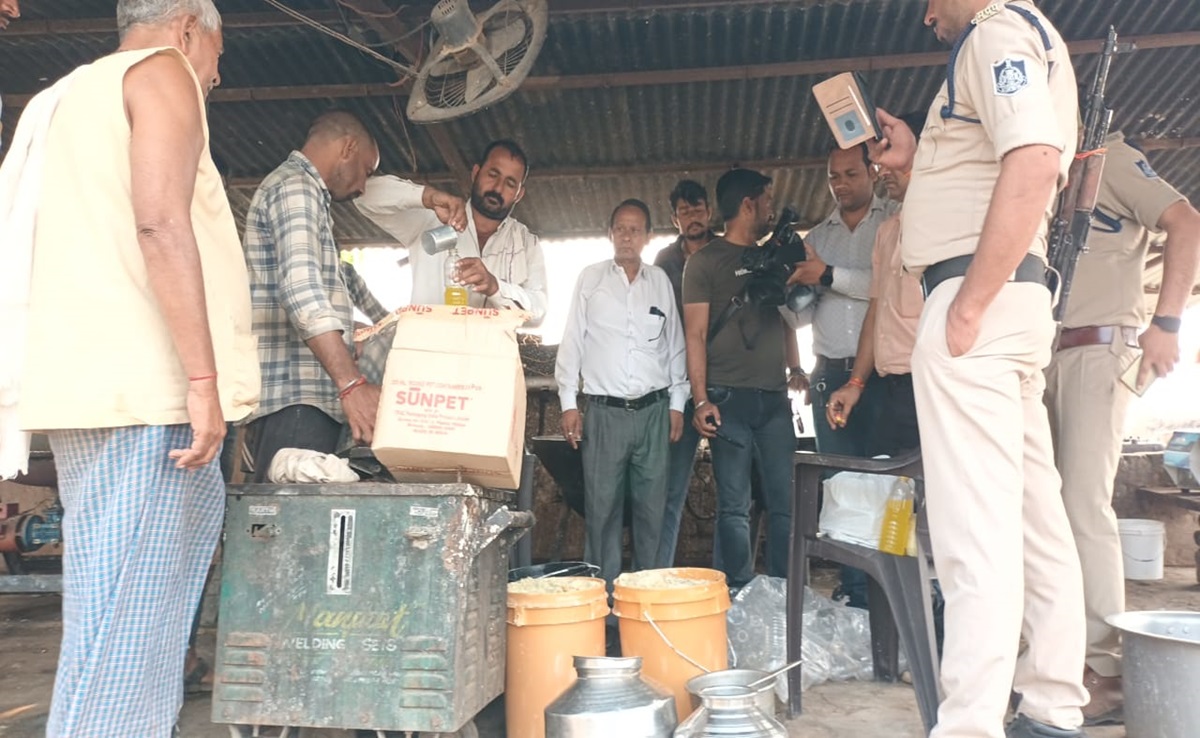 Diwali से पहले ग्वालियर पुलिस का बड़ा एक्शन, डकैतों के क्षेत्र में नकली मावा फैक्ट्रियों पर हुई ये कार्रवाई