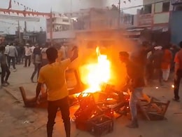 बहराइच में दुर्गा विसर्जन के दौरान हिंसा, एक की मौत, 6 पुलिसकर्मी सस्पेंड; CM योगी बोले- माहौल बिगाड़ने वाले नहीं बचेंगे बहराइच में दुर्गा विसर्जन के दौरान हिंसा, एक की मौत, 6 पुलिसकर्मी सस्पेंड; CM योगी बोले- माहौल बिगाड़ने वाले नहीं बचेंगे