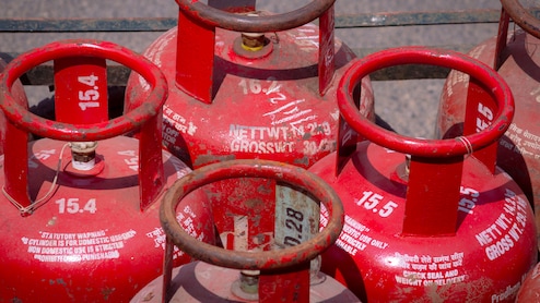 Gas Cylinder Fraud: पैसे पूरे तो गैस में कटौती क्यों? LPG सिंलेडर को लेकर यहां की गैस एजेंसी पर उठे सवाल