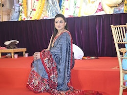 Rani Mukerji's Blue And Red <i>Saree</i> Is Minimal Chic Festive Style Done Right Rani Mukerji's Blue And Red <i>Saree</i> Is Minimal Chic Festive Style Done Right