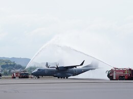 नवी मुंबई इंटरनेशनल एयरपोर्ट  पर पहले विमान का हुआ स्वागत, IAF के C-295 ने की लैंडिंग, वाटर कैनन से मिली सलामी