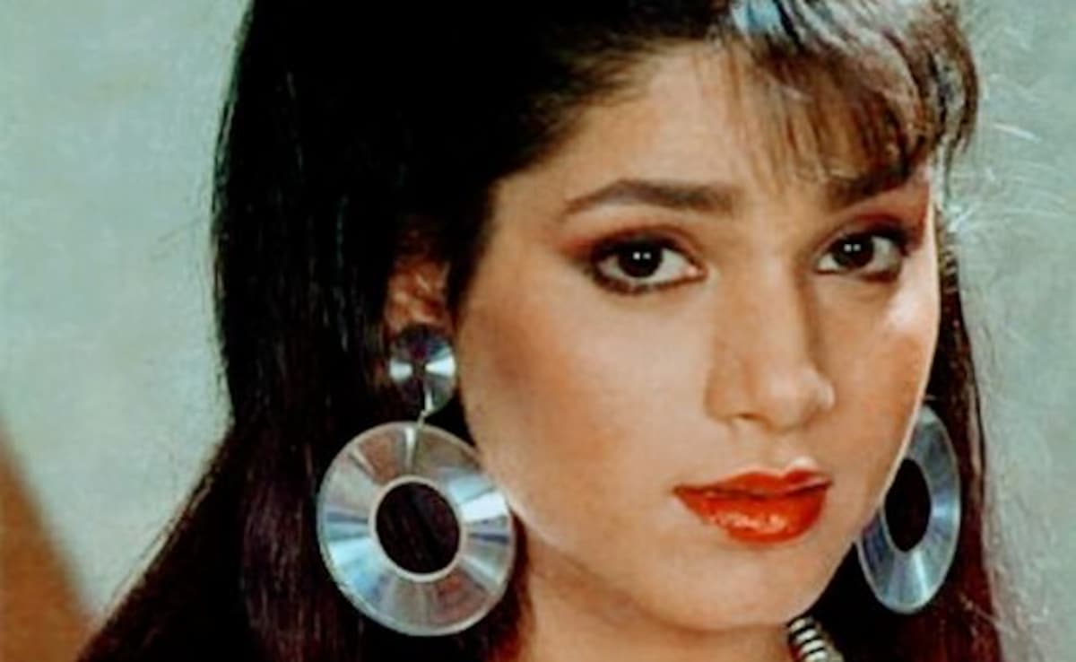 ছবিতে কখনো চুম্বনের দৃশ্য দেননি এই অভিনেত্রী, প্রথমবার যখন চাহিদা এলো, তখন তিনি তার স্বামীকে জিজ্ঞেস করলেন…