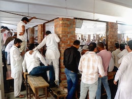 हरियाणा में बीजेपी और कांग्रेस में कांटे की टक्कर, 31 सीटों पर 1 हजार से भी कम मतों का अंतर हरियाणा में बीजेपी और कांग्रेस में कांटे की टक्कर, 31 सीटों पर 1 हजार से भी कम मतों का अंतर
