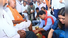 डिप्टी सीएम विजय शर्मा ने PM आवास योजना के लाभार्थियों के धोए पांव; कांग्रेस पर जमकर बरसे