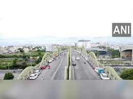 डूबे न कार, फ्लाईओवर पर भयंकर कतार! देखिए बारिश के डर से चेन्नई वालों ने ढूंढ निकाला जुगाड़ डूबे न कार, फ्लाईओवर पर भयंकर कतार! देखिए बारिश के डर से चेन्नई वालों ने ढूंढ निकाला जुगाड़