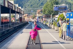 Abira Dhar Travels Switzerland Solo In DDLJ's Simran Style And Meets Shah Rukh Khan Abira Dhar Travels Switzerland Solo In DDLJ's Simran Style And Meets Shah Rukh Khan