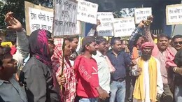 Theka Karmi Hadtal: बोनस की मांग को लेकर SECL ठेका कर्मियों का प्रदर्शन, हजारों की संख्या में CMD Office का किया घेराव&nbsp;