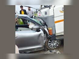 पुणे-पंढरपूर मार्गावरील कार आणि टेम्पोमध्ये भीषण अपघात; चौघांचा मृत्यू, 3 जण जखमी