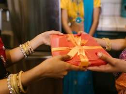 Diwali Gift Ideas: सिर्फ मिठाइयां या मेवे ही नहीं बल्कि ये 7 चीजें भी दी जा सकती हैं दिवाली गिफ्ट में  Diwali Gift Ideas: सिर्फ मिठाइयां या मेवे ही नहीं बल्कि ये 7 चीजें भी दी जा सकती हैं दिवाली गिफ्ट में