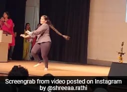Watch: "Speakers Gave Up, Audience Didn't", Delhi University Student Dance Video Is Viral Watch: "Speakers Gave Up, Audience Didn't", Delhi University Student Dance Video Is Viral