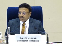 चुनाव प्रचार में AI के इस्तेमाल पर सावधान ! राजनीतिक दलों को EC ने दी ये सलाह चुनाव प्रचार में AI के इस्तेमाल पर सावधान ! राजनीतिक दलों को EC ने दी ये सलाह