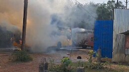 Fire: बच्चों को छोड़ने जा रही स्कूल बस में लगी आग, इनकी सूझबूझ से बच गई 12 स्टूडेंट्स की जान