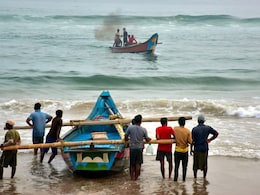 Cyclone Dana: 200 ट्रेनें रद्द-स्कूलें बंद, भारी बारिश और 120KM की रफ्तार से चलेगी हवा, बढ़ी बंगाल और ओडिशा की टेंशन Cyclone Dana: 200 ट्रेनें रद्द-स्कूलें बंद, भारी बारिश और 120KM की रफ्तार से चलेगी हवा, बढ़ी बंगाल और ओडिशा की टेंशन