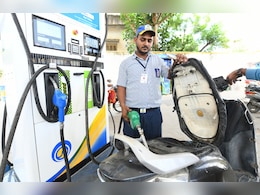 Petrol Diesel Prices: दिल्ली, नोएडा, गाजियाबाद या गुरुग्राम... कहां मिल रहा सबसे सस्&zwj;ता पेट्रोल-डीजल, टंकी फुल कराने में बचेंगे कितने रुपये?