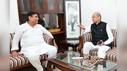 Rajasthan Politics: कांग्रेस वाररूम के अंदर टिकट पर मंथन, बाहर शक्ति प्रदर्शन; उम्मीदवारों की घोषणा जल्द