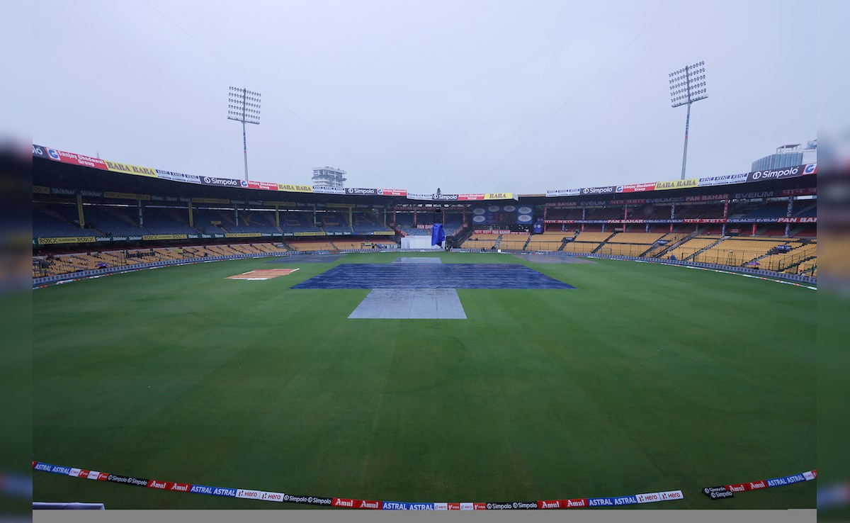 India vs New Zealand LIVE Score, 1st Test, Day 1: Rain Returns In Bengaluru, Leaves Fans Disappointed India vs New Zealand LIVE Score, 1st Test, Day 1: Rain Returns In Bengaluru, Leaves Fans Disappointed