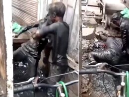 नाले के अंदर दो लोगों में हुआ भयंकर युद्ध, कीचड़ से नहाकर की एक-दूसरे की कुटाई, बचाने आए तीसरे शख्स ने ऐसे उतारा दोनों का भूत!